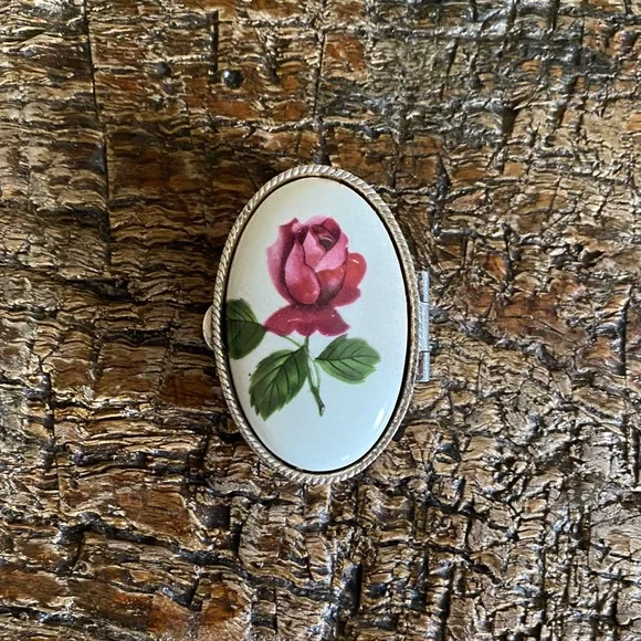 🌹Vintage🌹Rose Pill Box - Picture 2 of 8